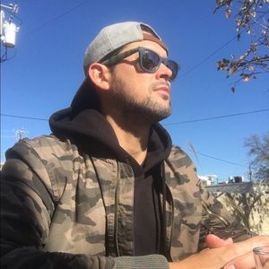 Meet your Posher, Carlos